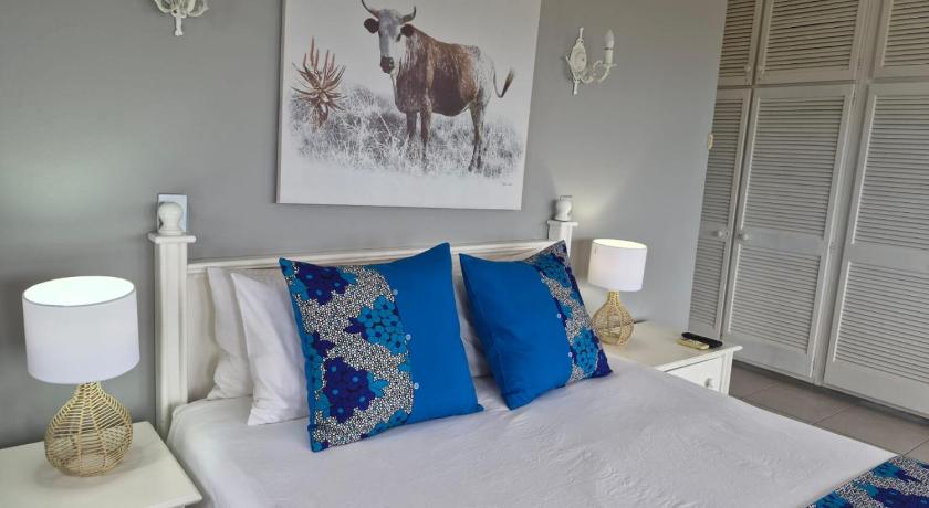 Image of Deluxe Queen Suite 0