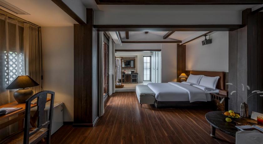 麗江 Maison lyly 300 Year Historical Cultural Courtyard and Ancient City View ホテル プール