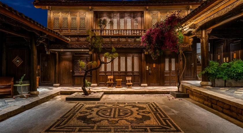 麗江 Maison lyly 300 Year Historical Cultural Courtyard and Ancient City View ホテル ロビー