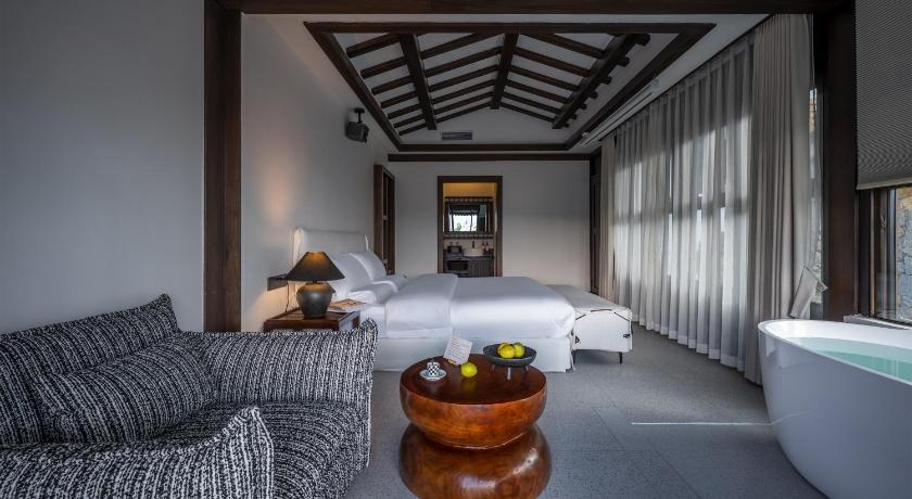 麗江 Maison lyly 300 Year Historical Cultural Courtyard and Ancient City View ホテル 眺望