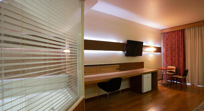 Lakosztály medencére nyíló kilátással (Suite with Pool View) fotója 1