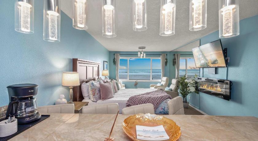 Stunning Beachfront Suite - Sleeps 6 - Second Floor - Pool and Sauna