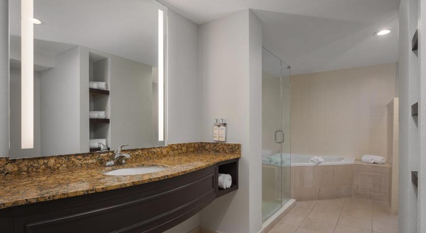 Image of Executive Queen Suite 7