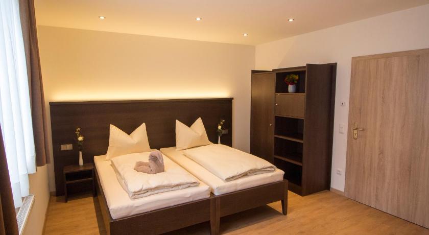 Gastehaus am Lindenhain — Hotel in Erding