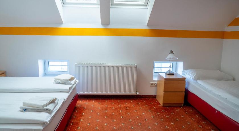 Image of Triple Room 5