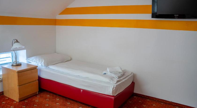 Image of Triple Room 12