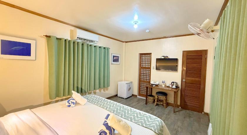 Image of Deluxe Double or Twin Room with Pool Access 5