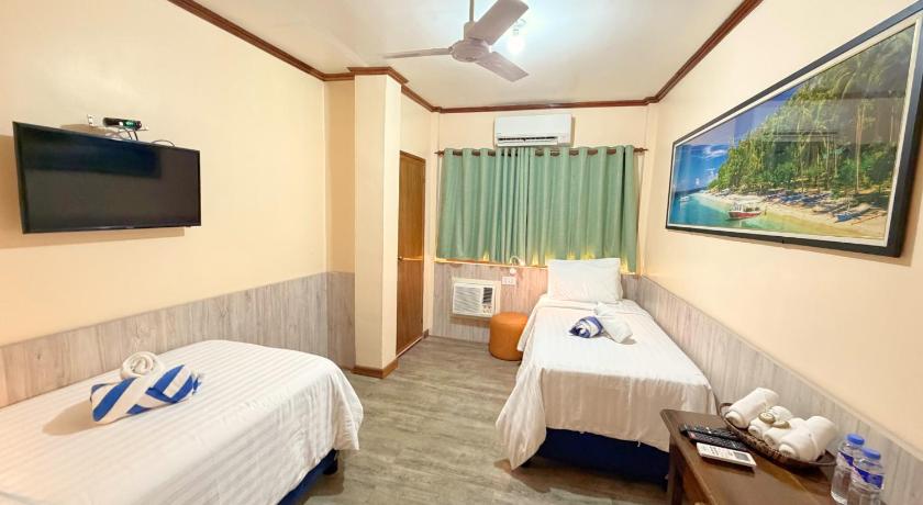 Image of Deluxe Double or Twin Room with Pool Access 4