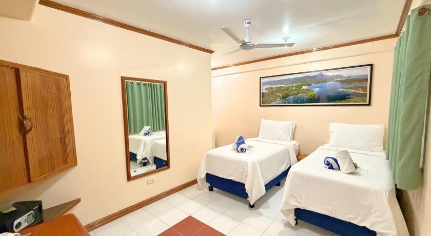 Image of Deluxe Double or Twin Room with Pool Access 3