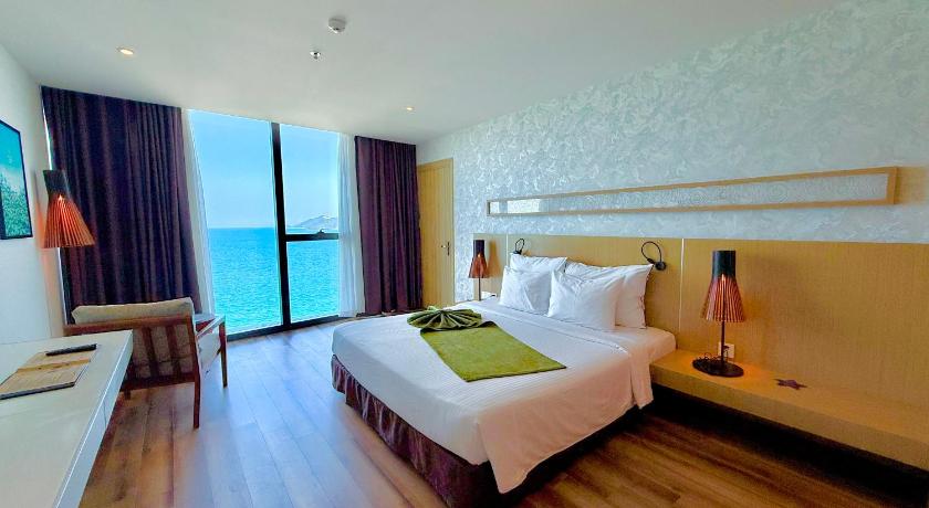 Image of Premier Ocean View King Room 9