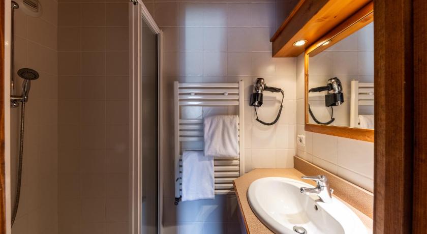 Image of Four-Bedroom Apartment with Cabin 9 People 8