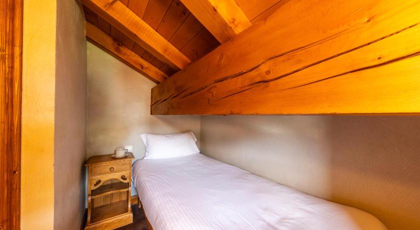 Image of Four-Bedroom Apartment with Cabin 9 People 14