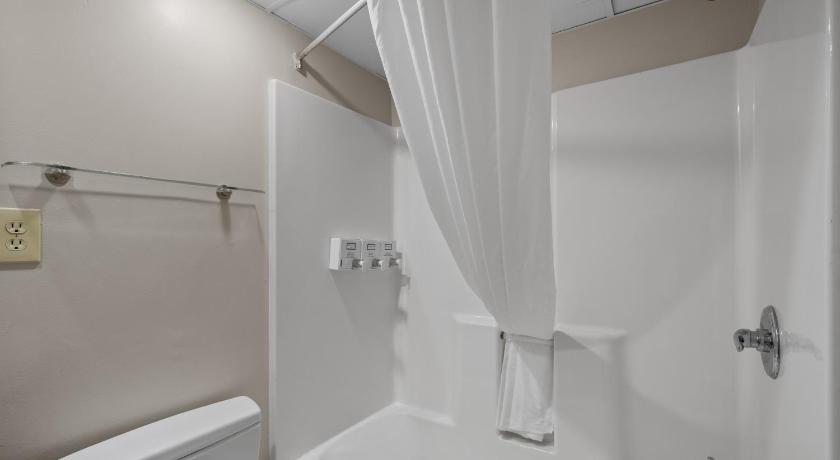 Image of 1 King Bed, No View, Non-Smoking 4