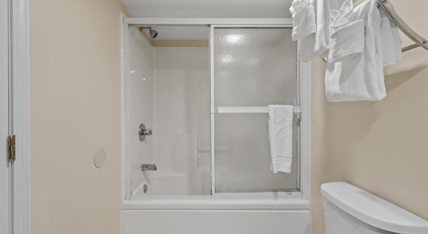 Image of 1 King Bed, Efficiency Studio, Street View, Non-Smoking 2