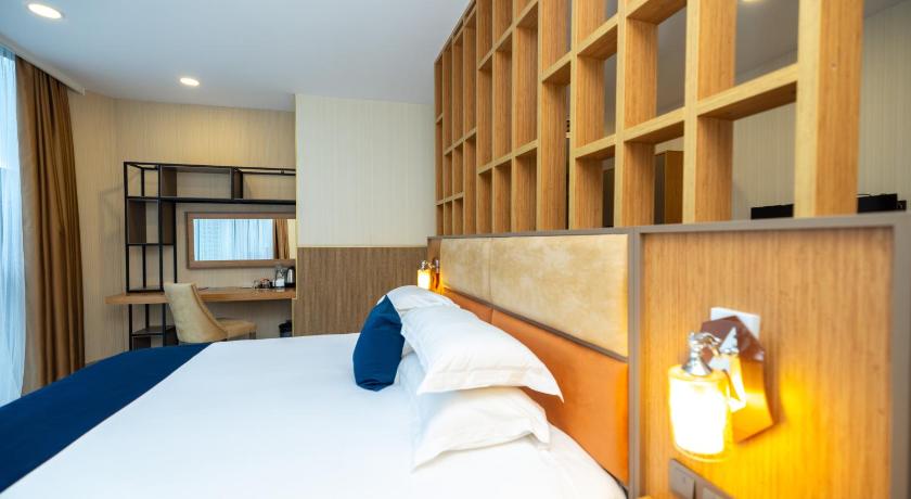 New Wave Hotel