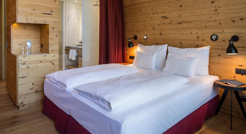 Image of Superior Room with Balcony 1