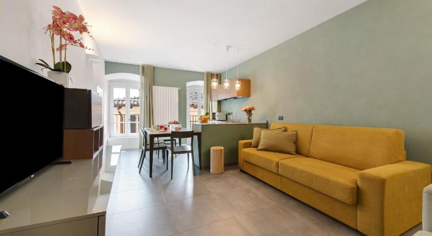 Gemhouse Smeraldo garda lake