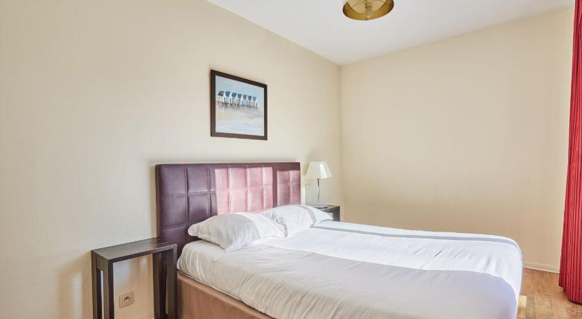 Image of Superior One-Bedroom Apartment with Balcony (4 Adults) 12