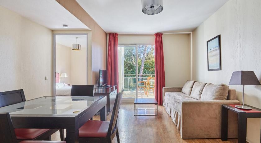 Image of Superior One-Bedroom Apartment with Balcony (4 Adults) 0