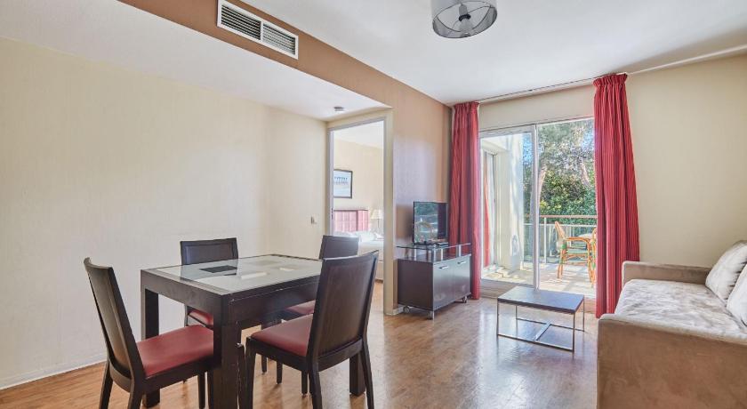 Image of Superior One-Bedroom Apartment with Balcony (4 Adults) 3