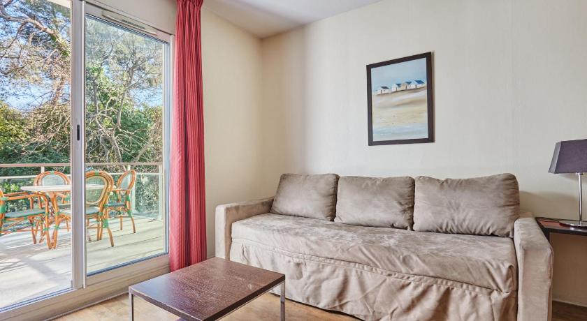 Image of Superior One-Bedroom Apartment with Balcony (4 Adults) 7
