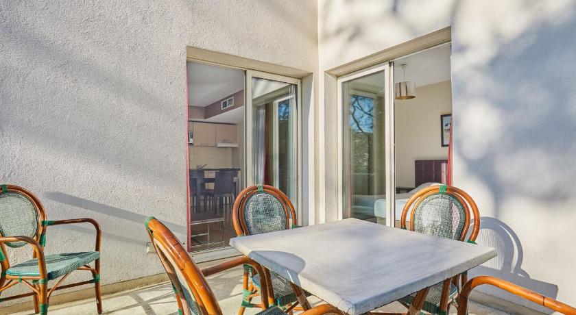 Image of Superior One-Bedroom Apartment with Balcony (4 Adults) 13