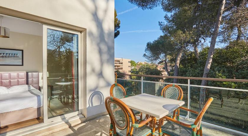 Image of Superior One-Bedroom Apartment with Balcony (4 Adults) 1