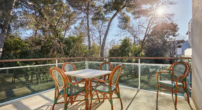 Image of Superior One-Bedroom Apartment with Balcony (4 Adults) 16