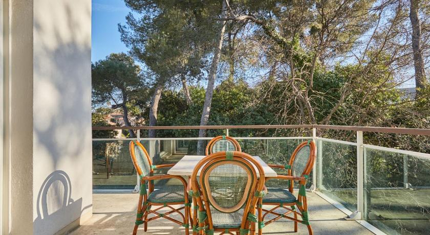Image of Superior One-Bedroom Apartment with Balcony (4 Adults) 15