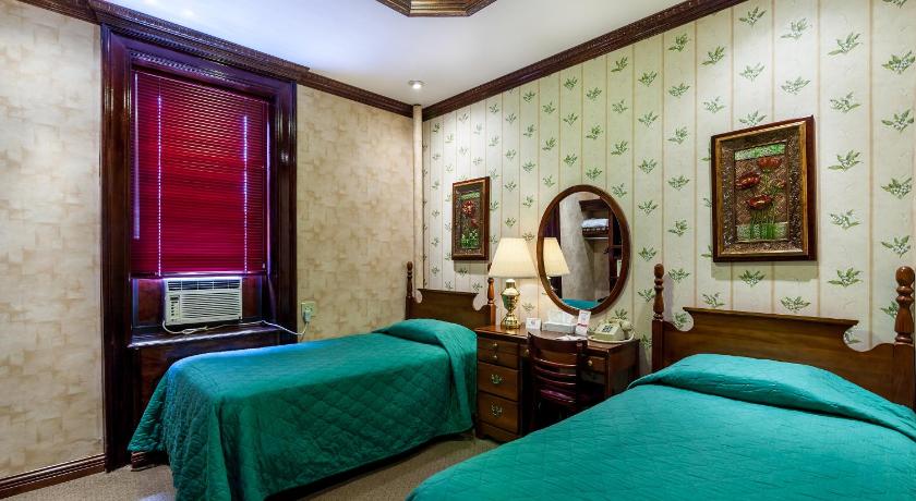Image of Twin Room with Shared Bathroom 0