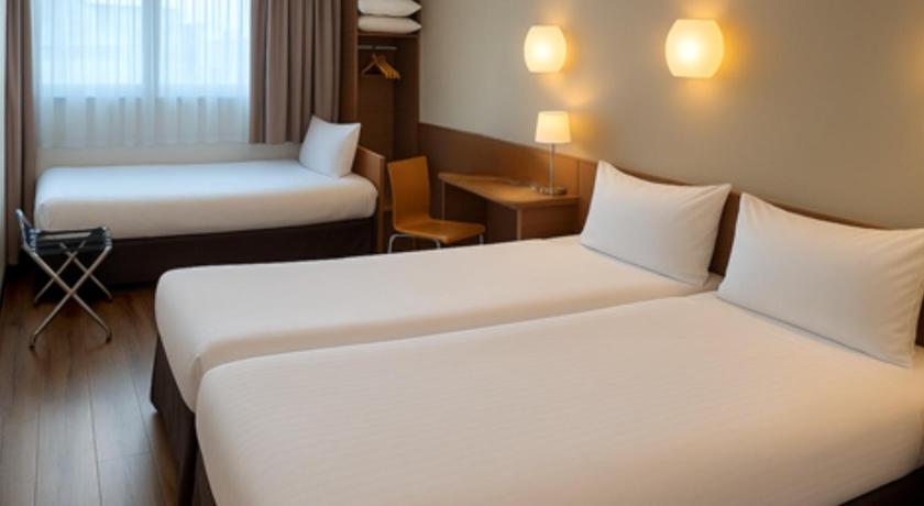 Изображение на Standard Room - 3 Single Beds 3