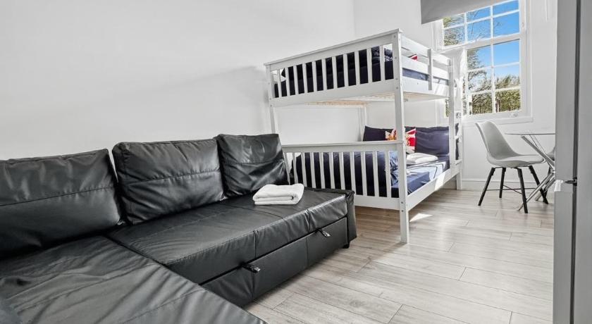 Family Rooms for 6 in Zone 2 - Willesden Green