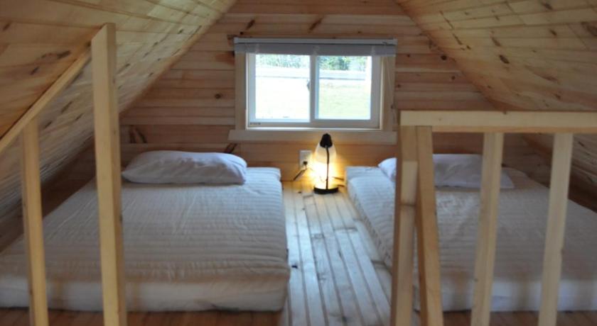 The ZzzzMoose 2.0 — Hotel in Birch Plain (NS)