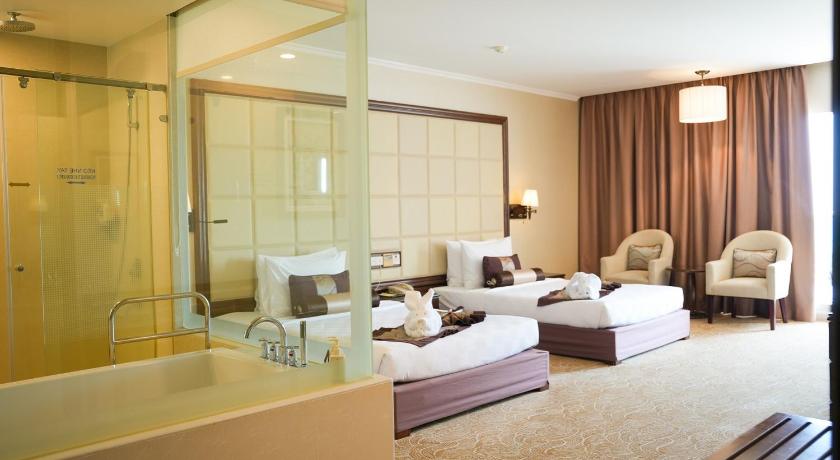 Image of Deluxe Double or Twin Room with Sea View 3