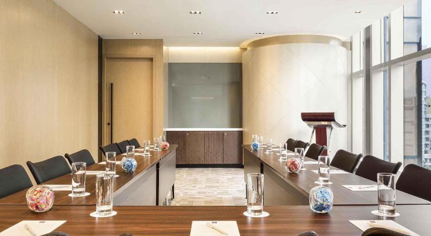 Ibis Hong Kong Central & Sheung Wan Hotel - image 9