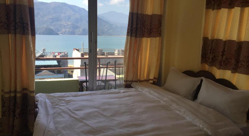 Image of Deluxe Double or Twin Room with Lake View 0
