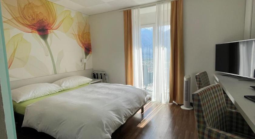 Image of Standard Double Room with Lake View 4