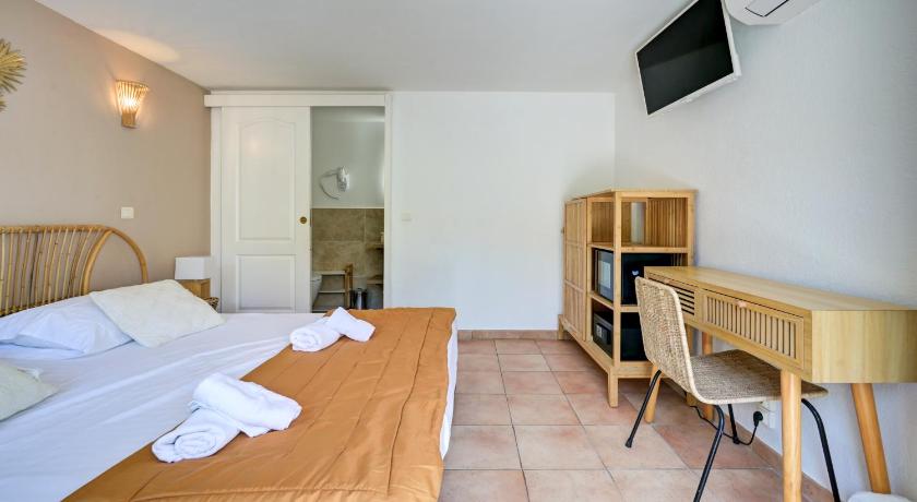 Image of Double Room with Garden View 7