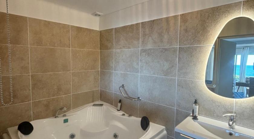 Image of Suite Terrace with Spa Bath 3