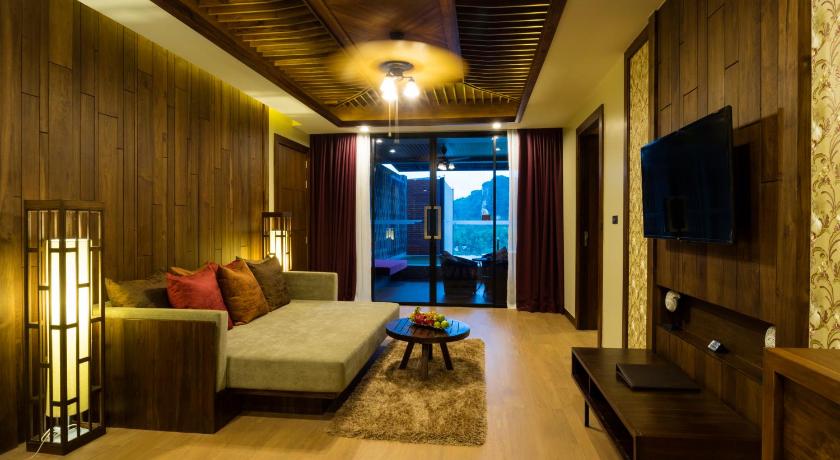 Image of PREMIUM SUITE POOL ACCESS 14