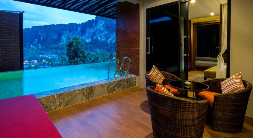 Image of PREMIUM SUITE POOL ACCESS 5