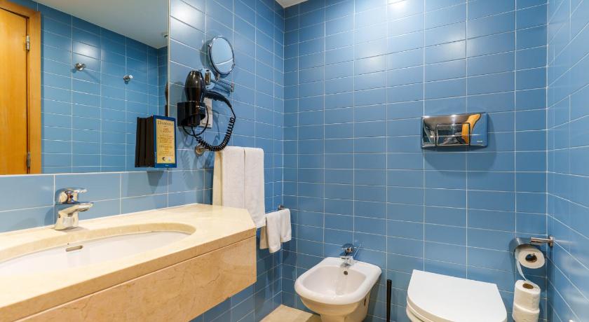 รูปของห้องพักสำหรับ 3 คน (Triple Room) 2