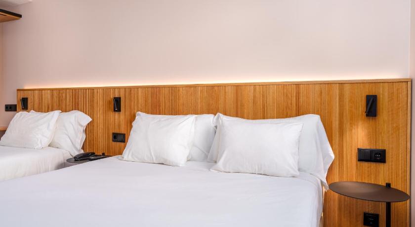 รูปของห้องพักสำหรับ 3 คน (Triple Room) 1
