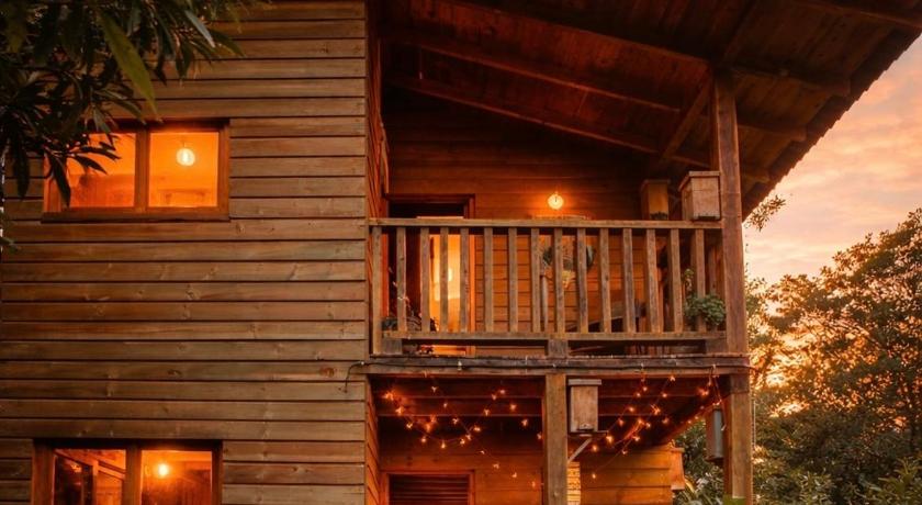 Beehouse Arvi Cabana
