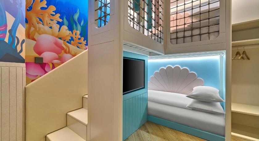 Image of Family King Room With City View 5