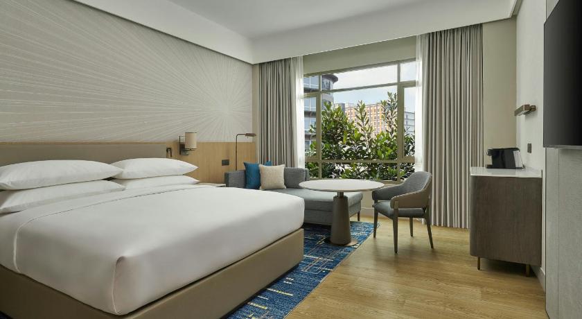 Image of Family King Room With City View 3