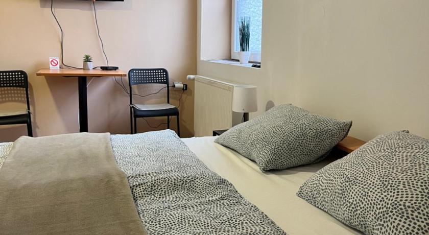 Rooms with private Bathroom & Free Parking ''Sobe Zoka,,