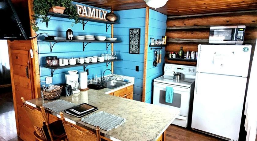 파인탑 (AZ) Charming Log Cabin in Tall Pines w Large Deck 4성급 숙소 레스토랑