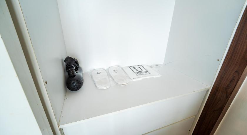 Image of Deluxe Twin 13