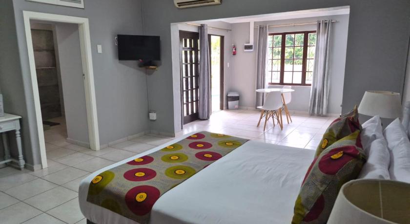 Image of Suite with Pool View 0